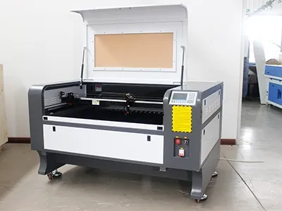 CO2 레이저 조각 및 절단기: 산업 제조와 예술 창작의 이중 혁명을 선도